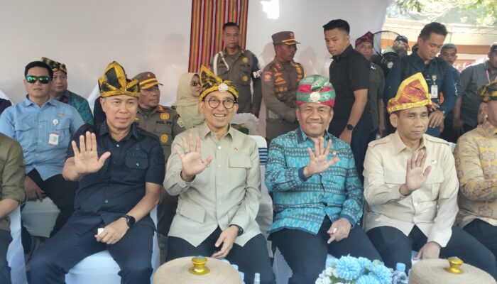 Menteri Kebudayaan RI Liat Langsung Gambar Cap Tangan Tertua Di Dunia.